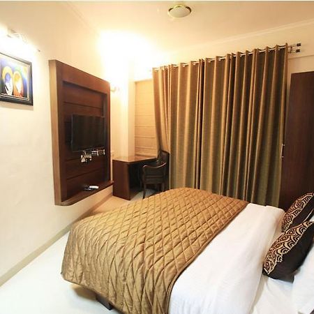 โฮเต็ล นีโอ คลาสสิค Hotel จัณฑีครห์ ภายนอก รูปภาพ